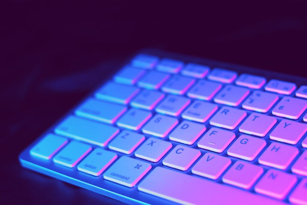 tastatura logitech iluminata